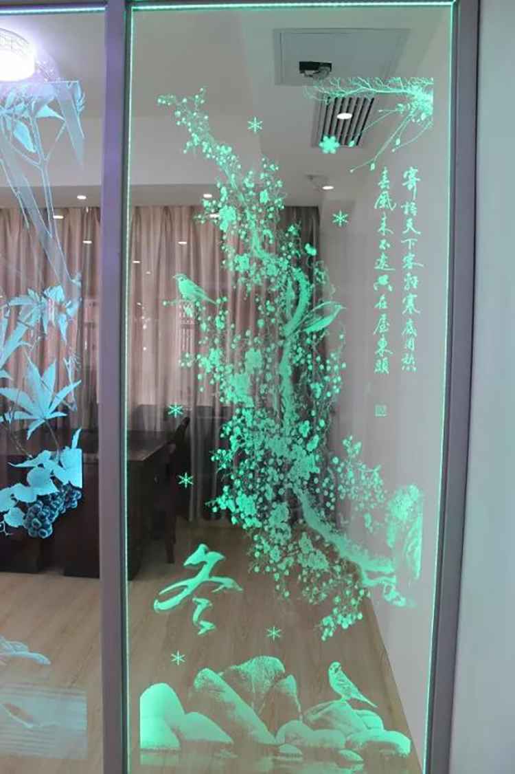 超白透明钢化深加工激光内雕发光玻璃背景墙