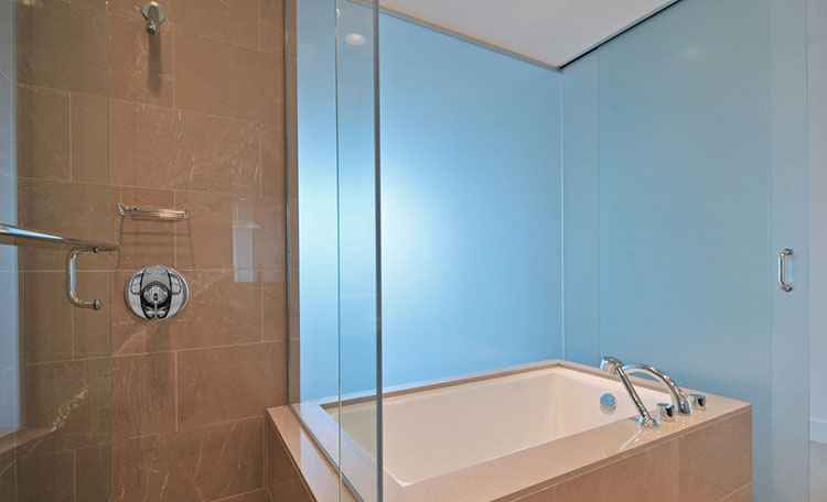 淋浴房隔断钢化烤漆彩色玻璃