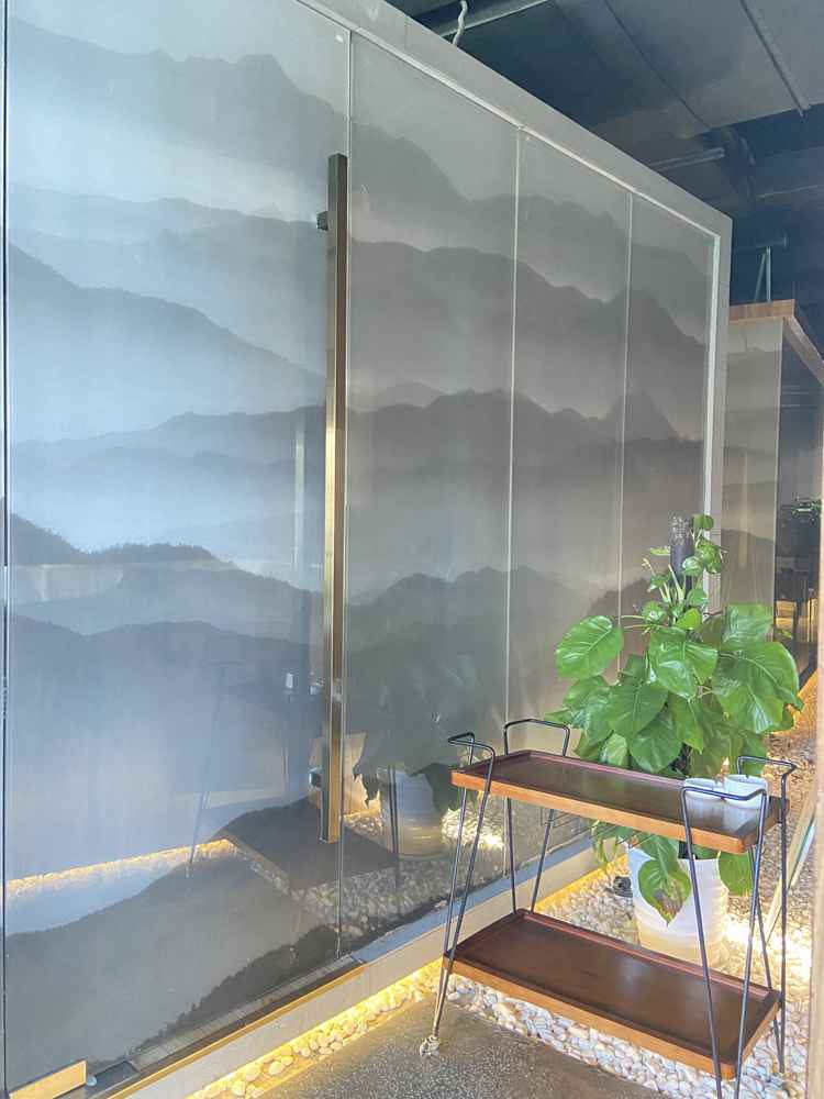 艺术玻璃干湿分离背景墙玻璃