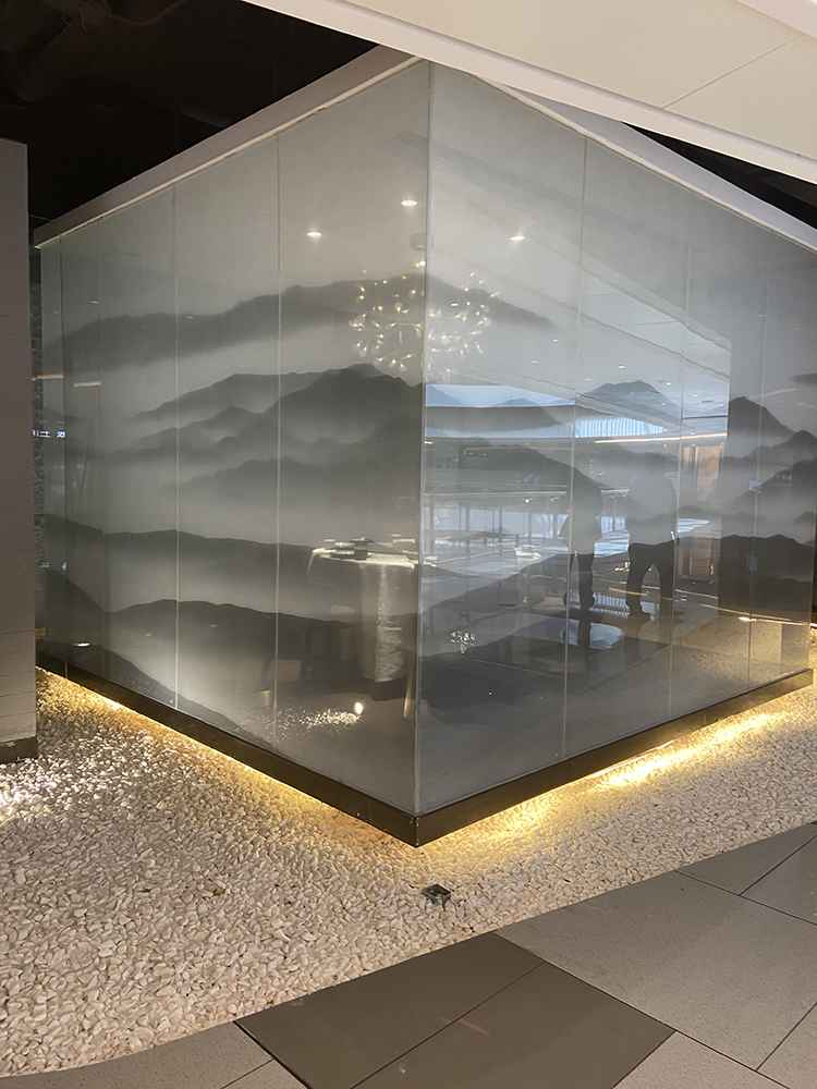 青岛激光内雕发光玻璃客户家装案例图