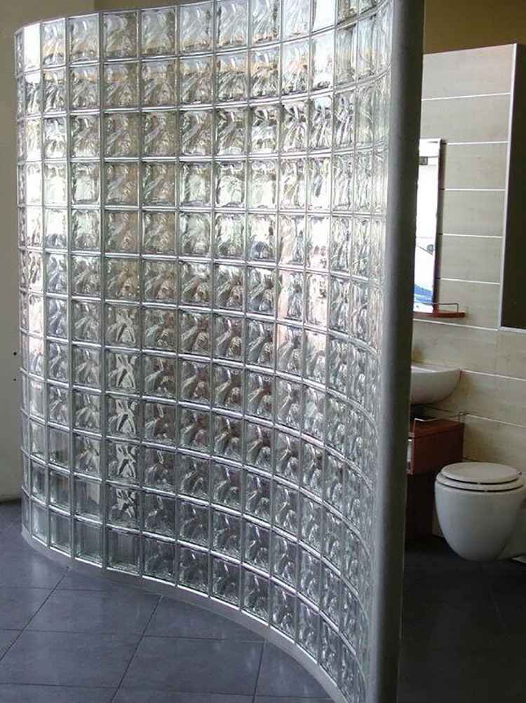 方形实心玻璃墙