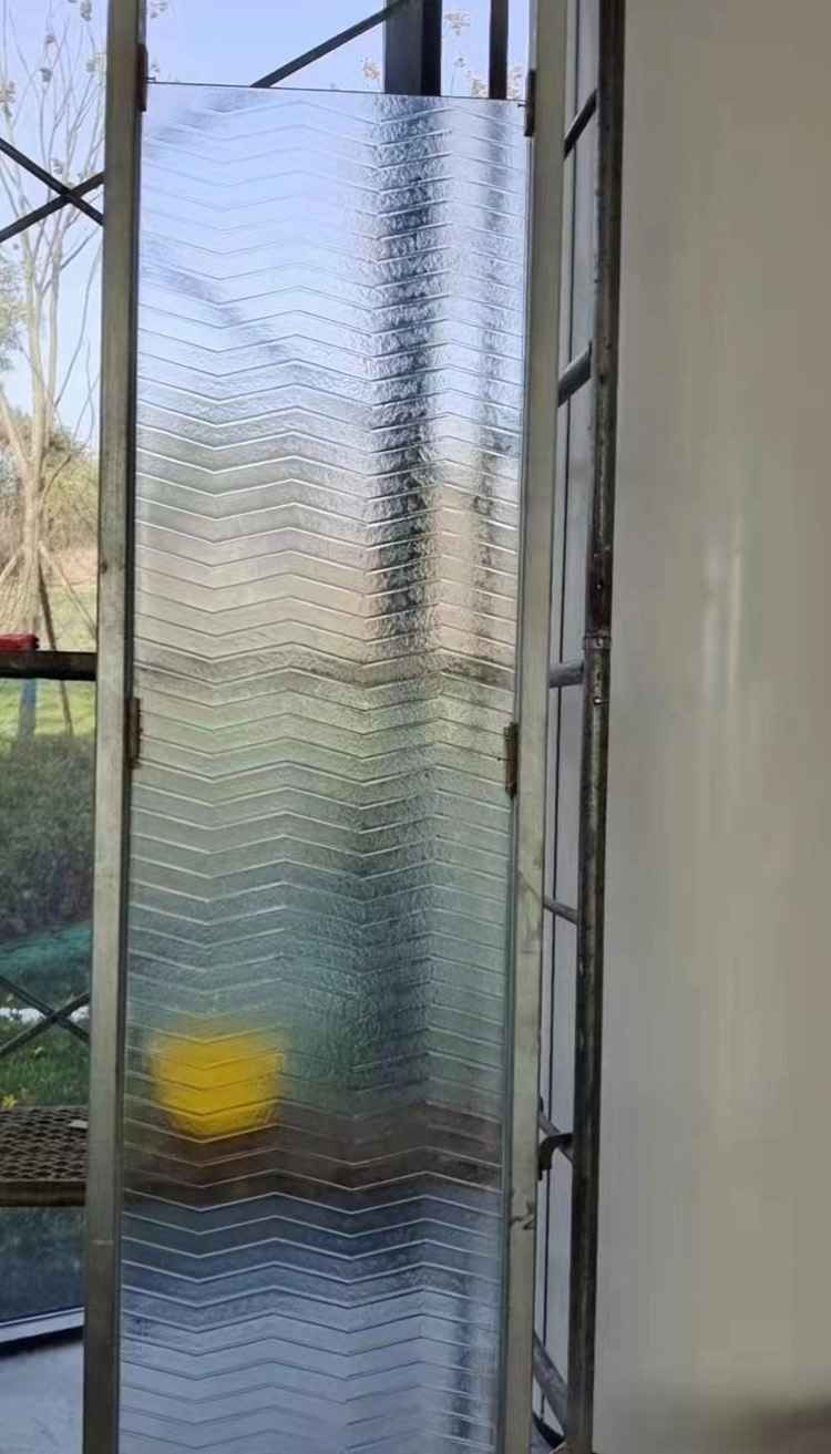 艺术隔断墙曲面玻璃